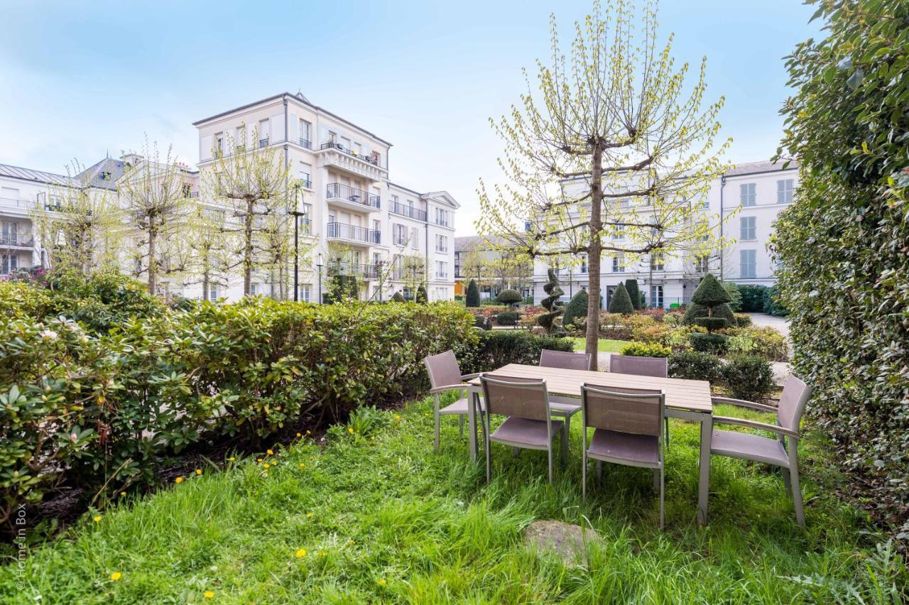 Апартаменты Plaza Grand Pres 01 Шеси Экстерьер фото